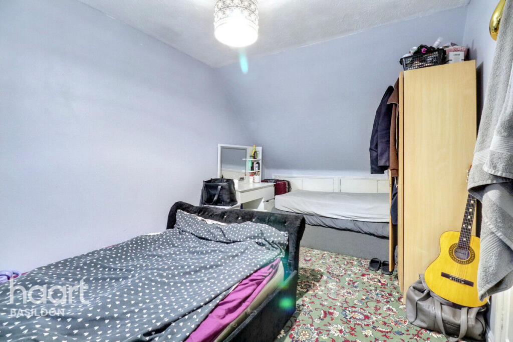 Acorn Place, Basildon photo 4