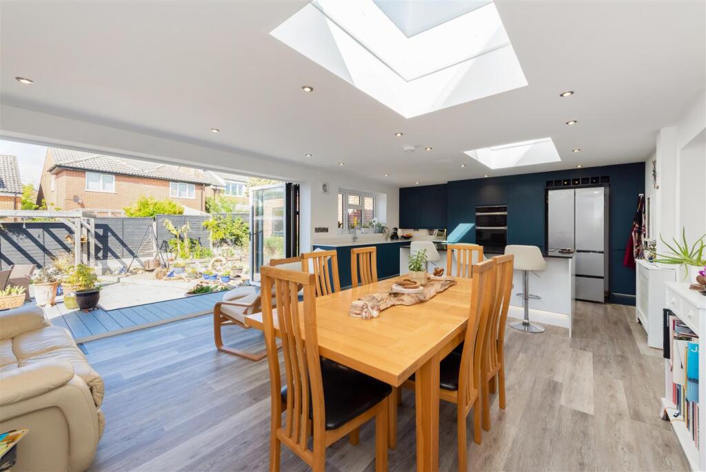 House in Clanfield - View 5