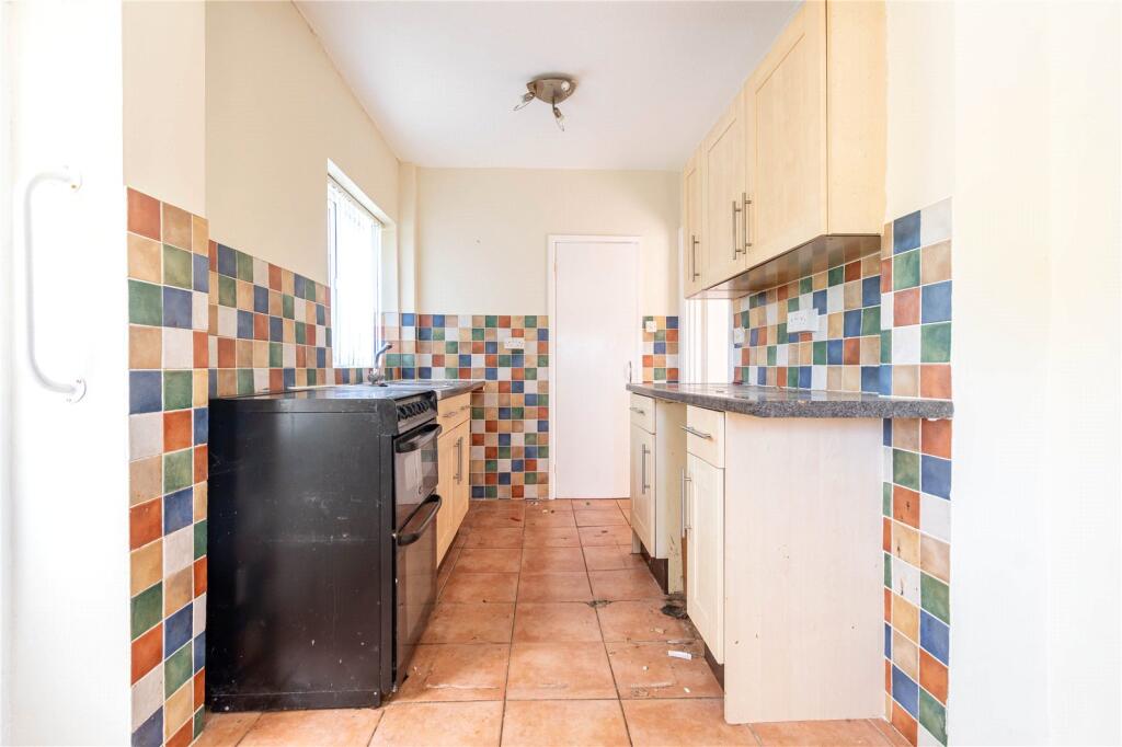 St. Johns Close, Marlborough, Wiltshire, SN8 photo 3