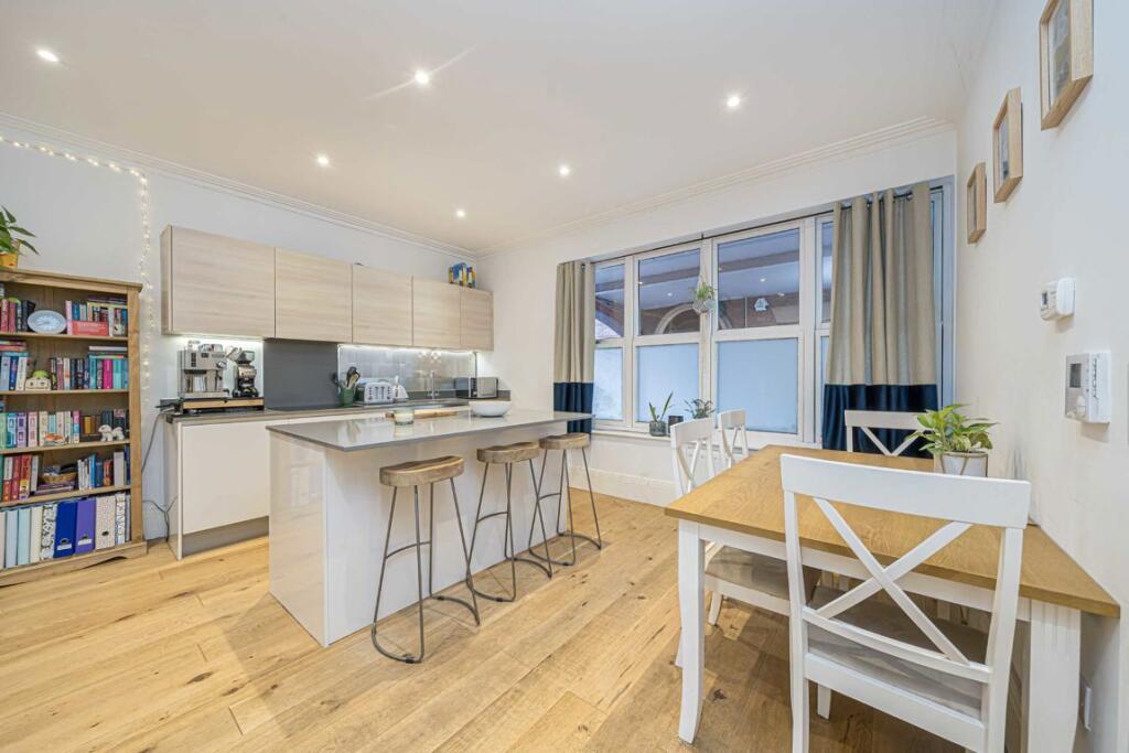 Apartment in Twickenham - View 4
