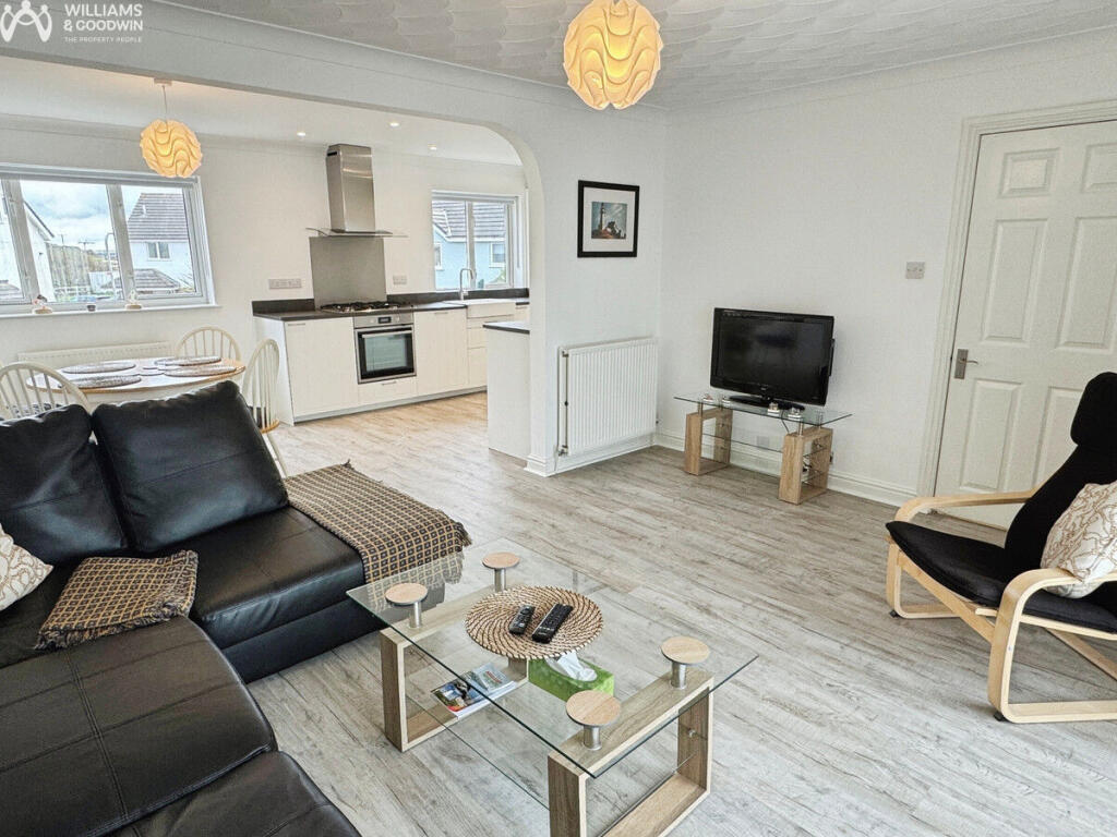 3-bed detached on Mariners Court, Trearddur Bay, Anglesey, LL65, £325,000