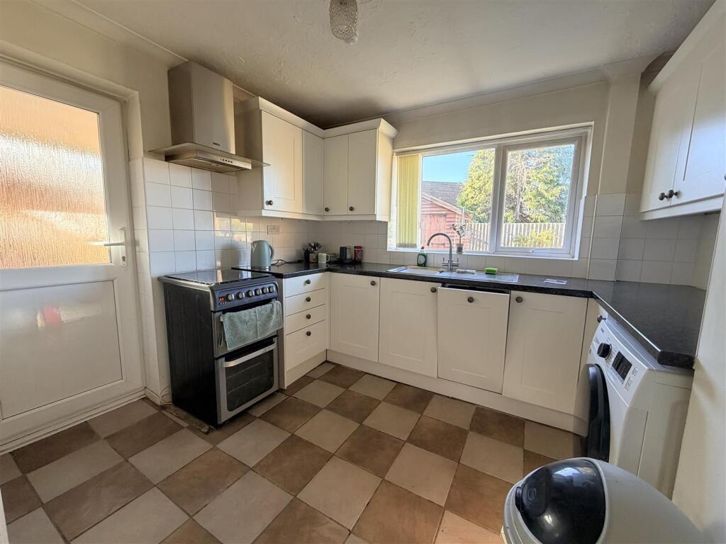Kentmere Close, Hatherley, Cheltenham photo 4