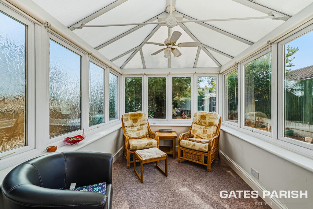 House in Rochford, Rayleigh - More