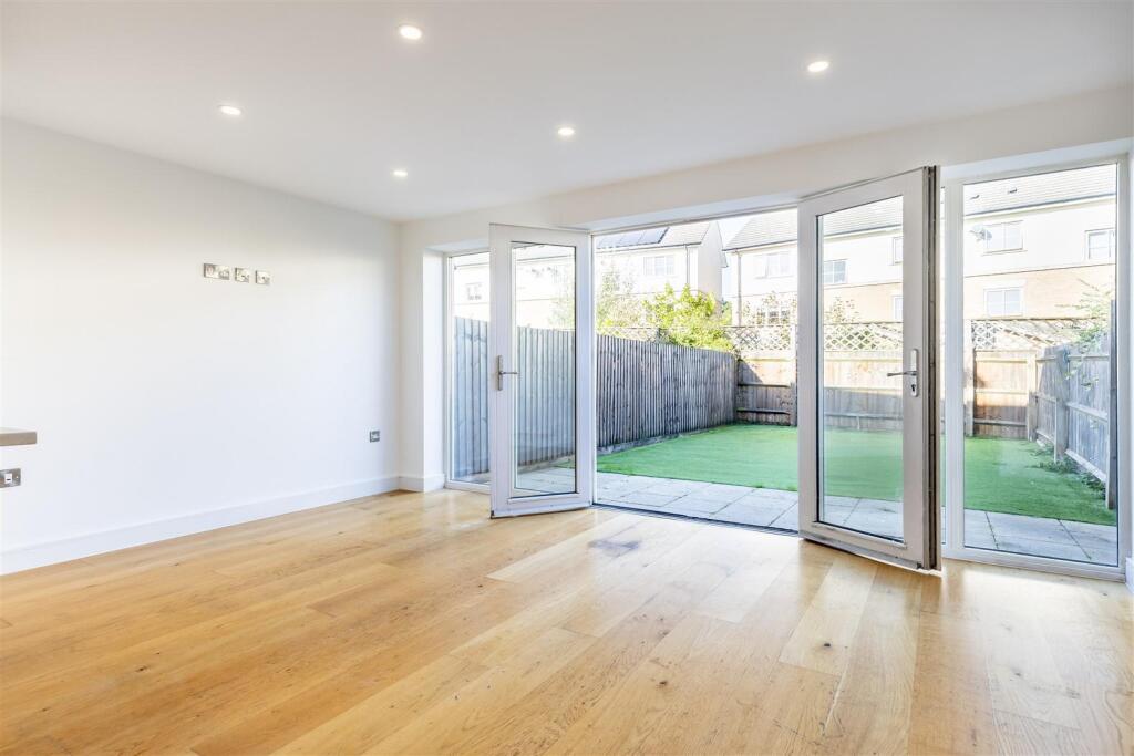 Mowbray Close, Epping photo 3