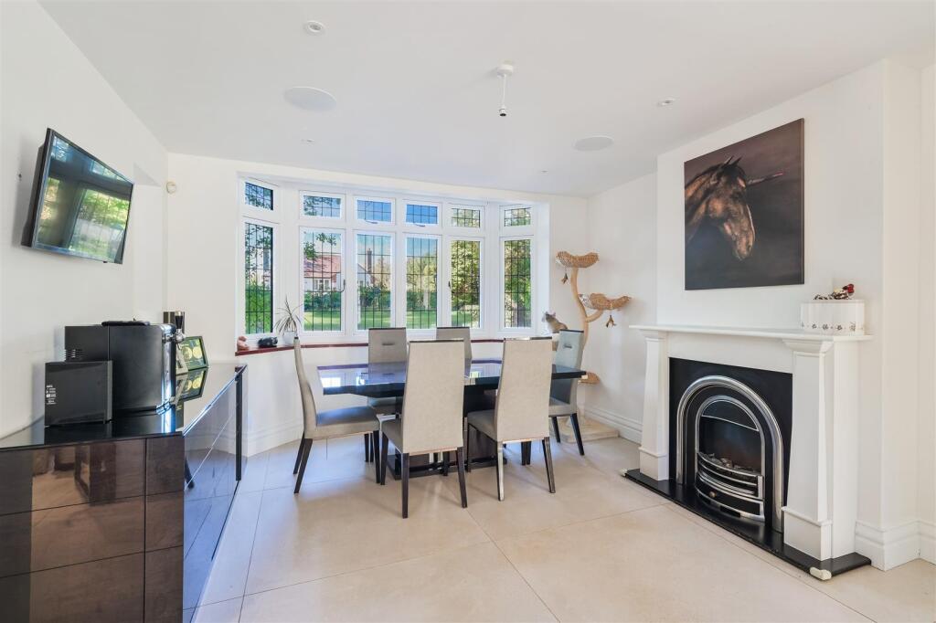House in Reigate and Banstead, Surrey - View 5