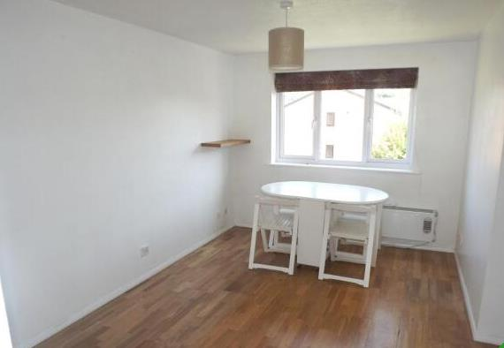 Apartment in Watford - View 4