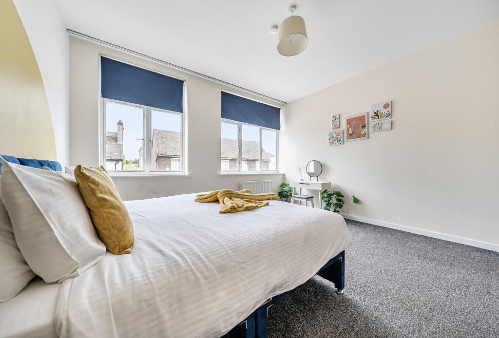 Apartment in Reigate and Banstead, Meath Green, Horley - View 2