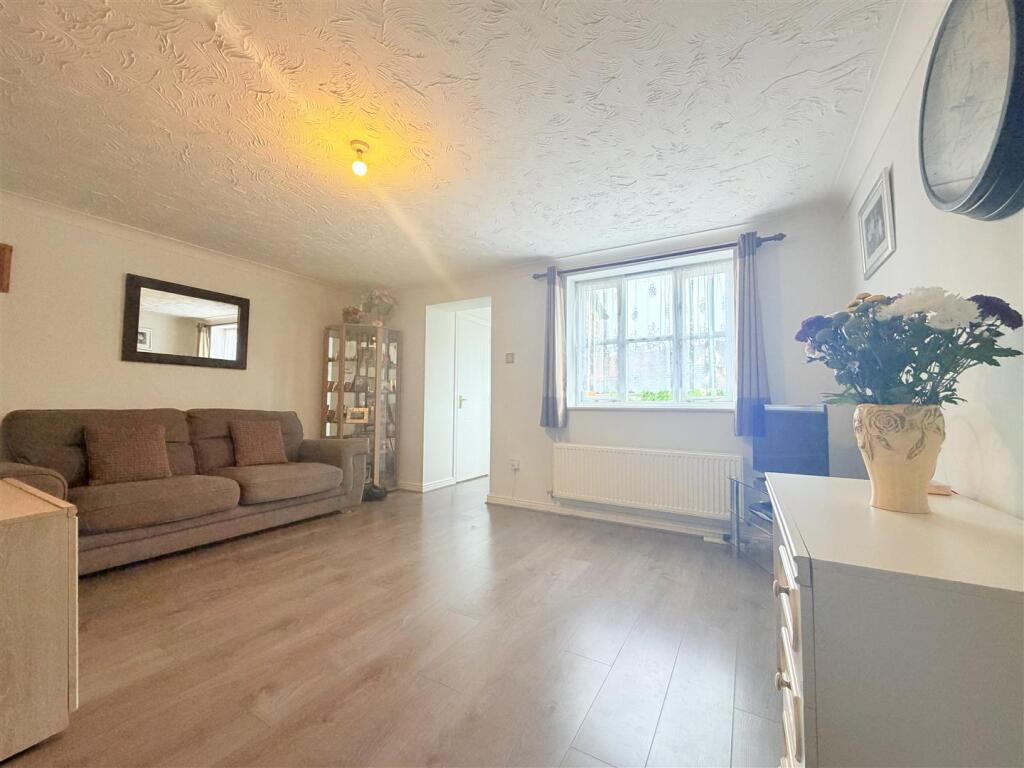 Aspen Close, Great Blakenham, Ipswich photo 4