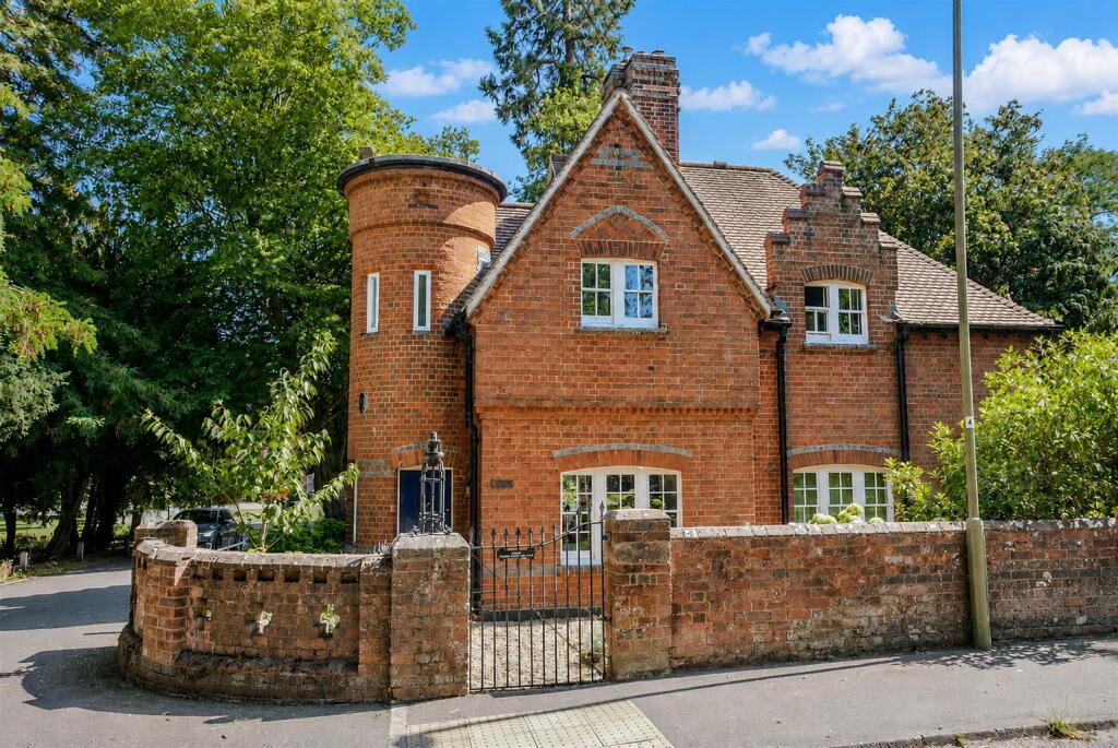 Main image of property: Reading Road, Cholsey