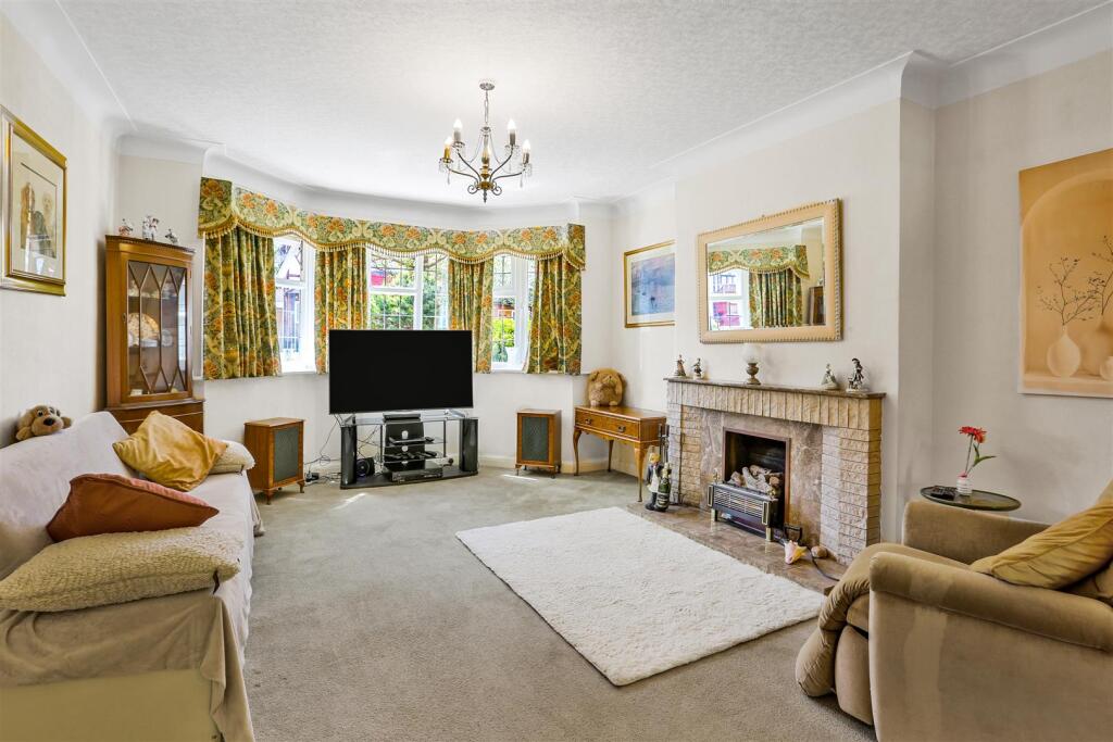 House in Cheam - View 3