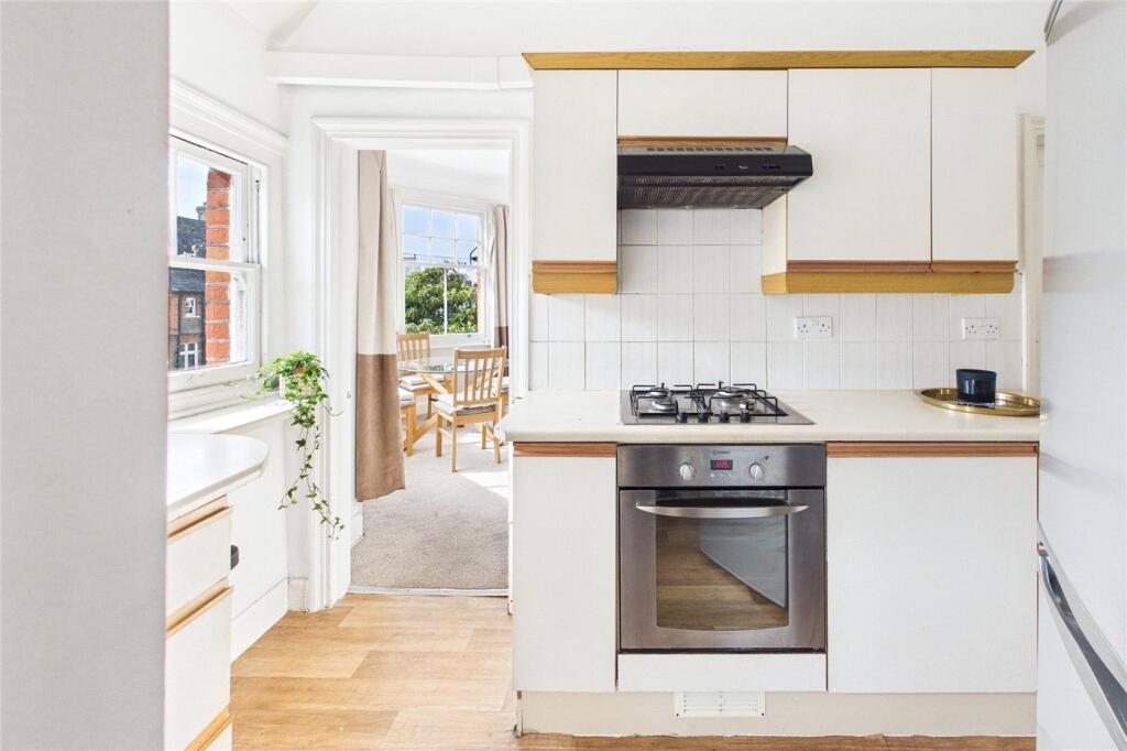 Kirkstall Road, London, SW2 photo 4
