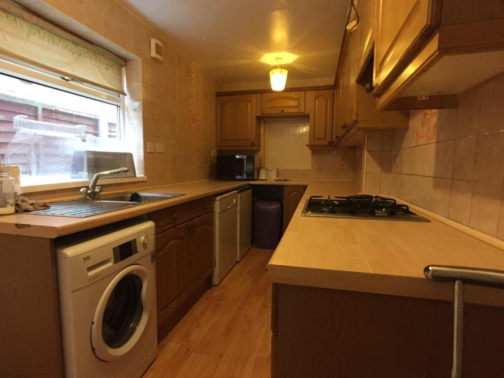 4 bedroom semi-detached house for rent