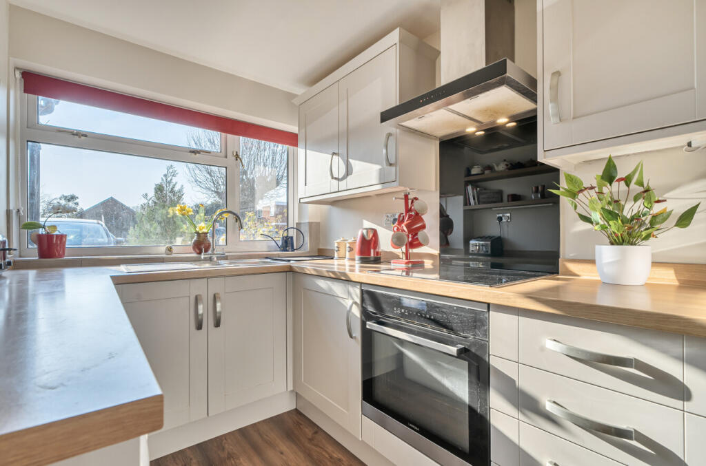 House in Slough, Wooburn - View 2