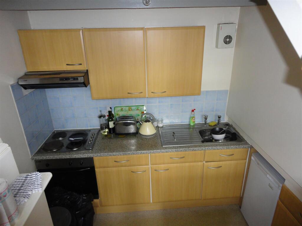 Apartment in Leeds - View 3