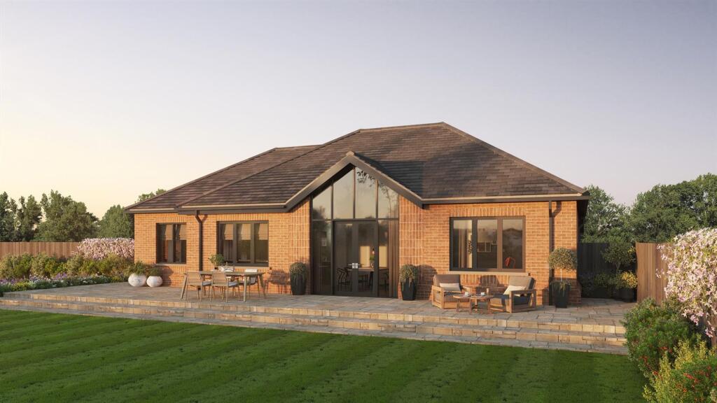 3-bed detached on Avon Edge, Evesham Road, Salford Priors,WR11, £550,000