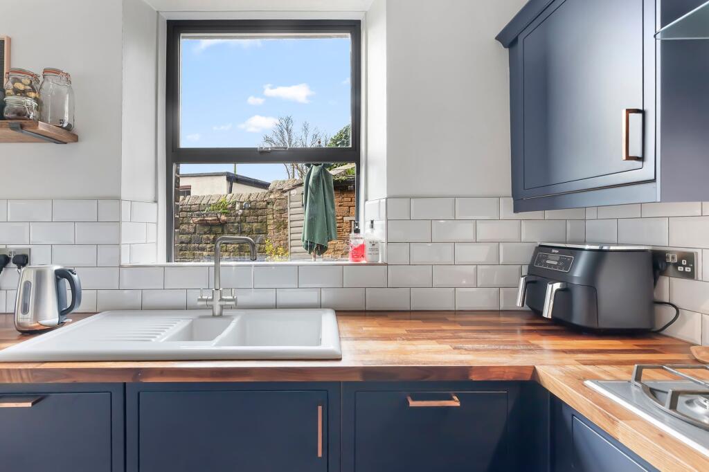 Primrose Lane, Bingley, BD16 photo 3