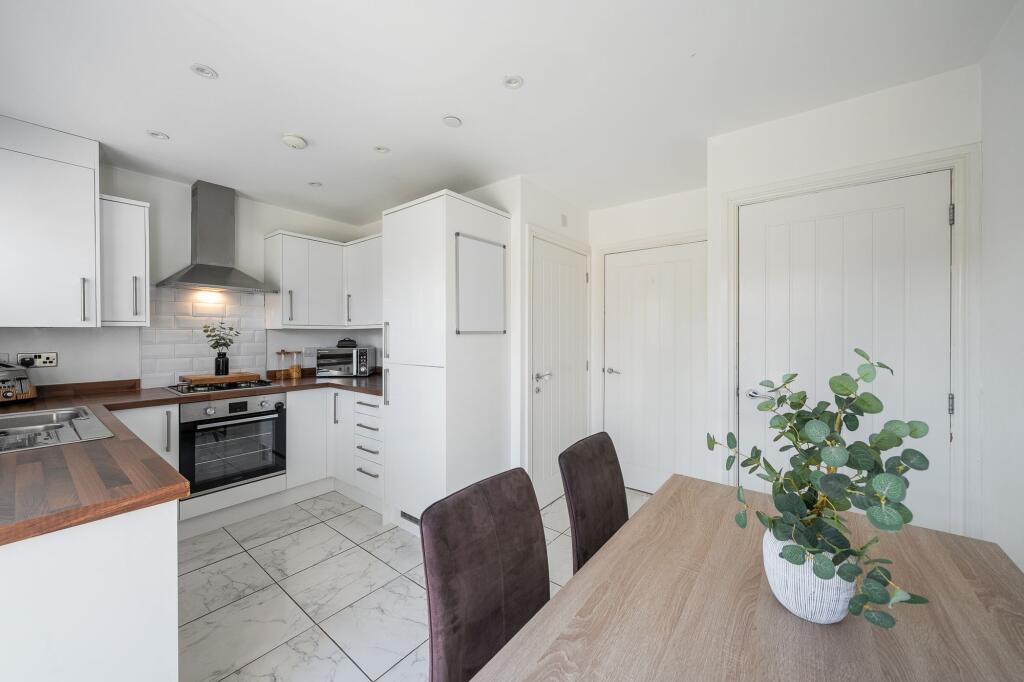 Hamilton Court, Hawarden, CH5 photo 3