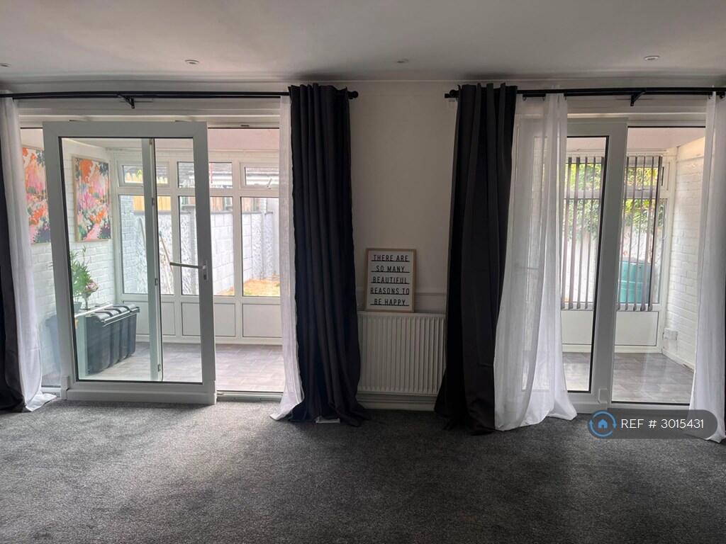 House in Southampton - More