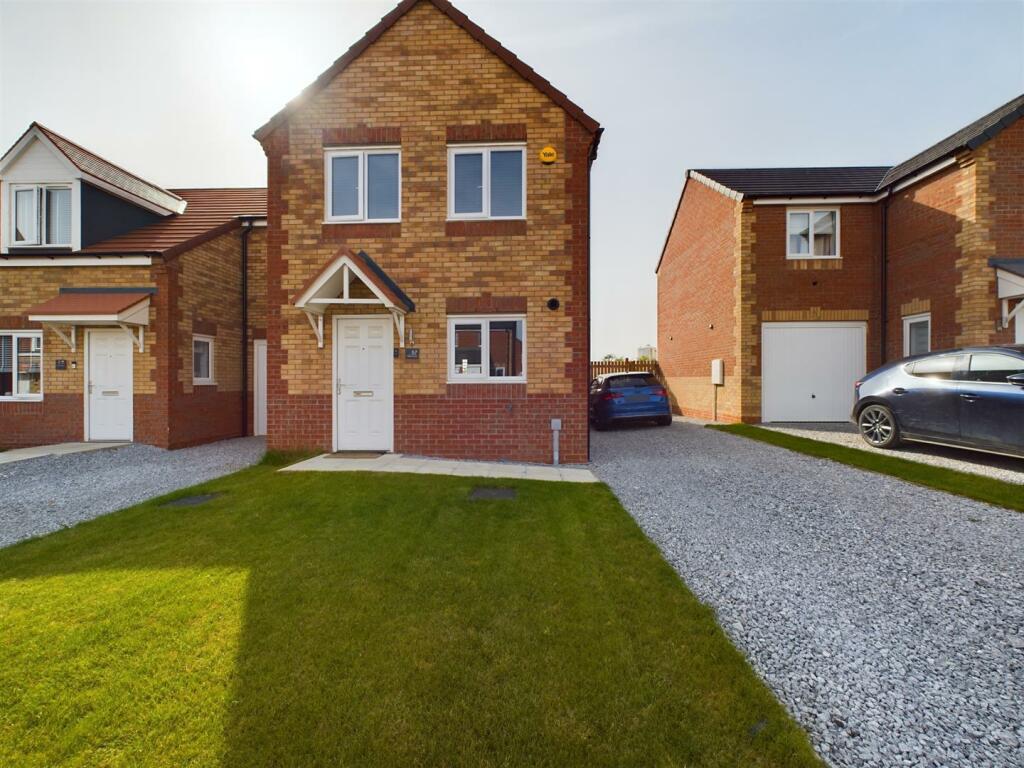 3-bed semi-detached on Guildford Crescent, Bridlington, £175,000