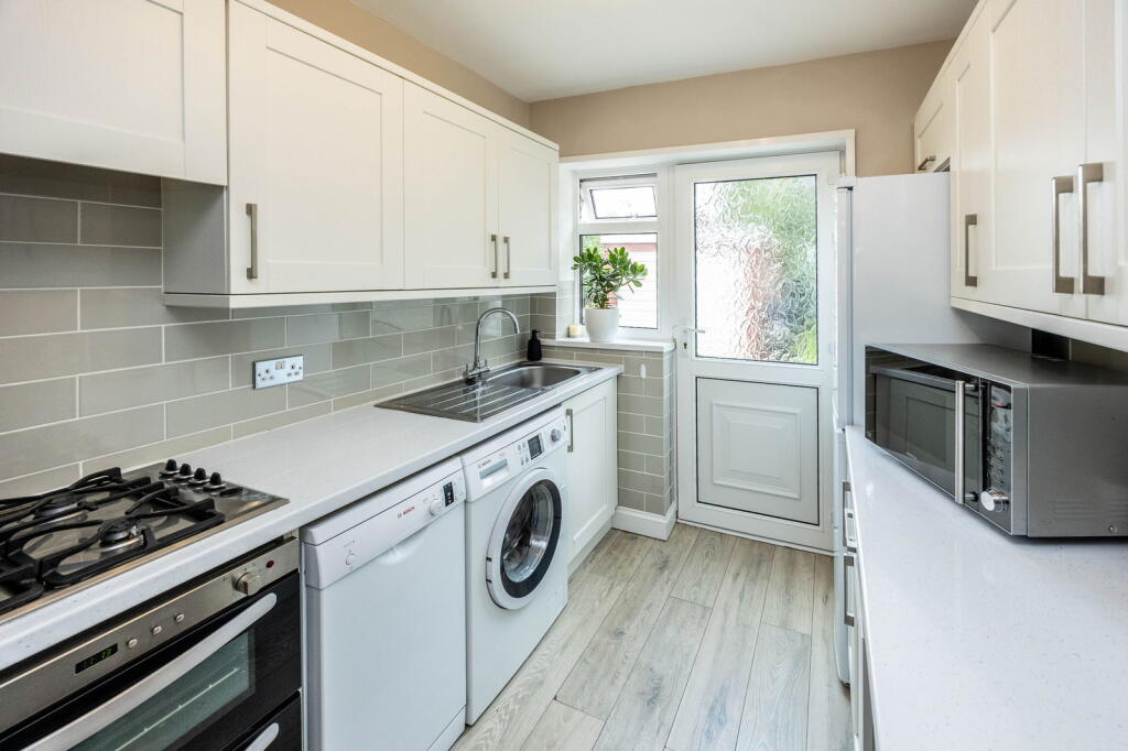 Castlefields Road, Brighouse, HD6 photo 4