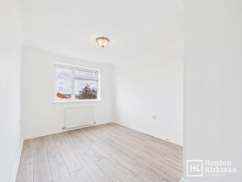 Apartment in Southend-on-Sea - More