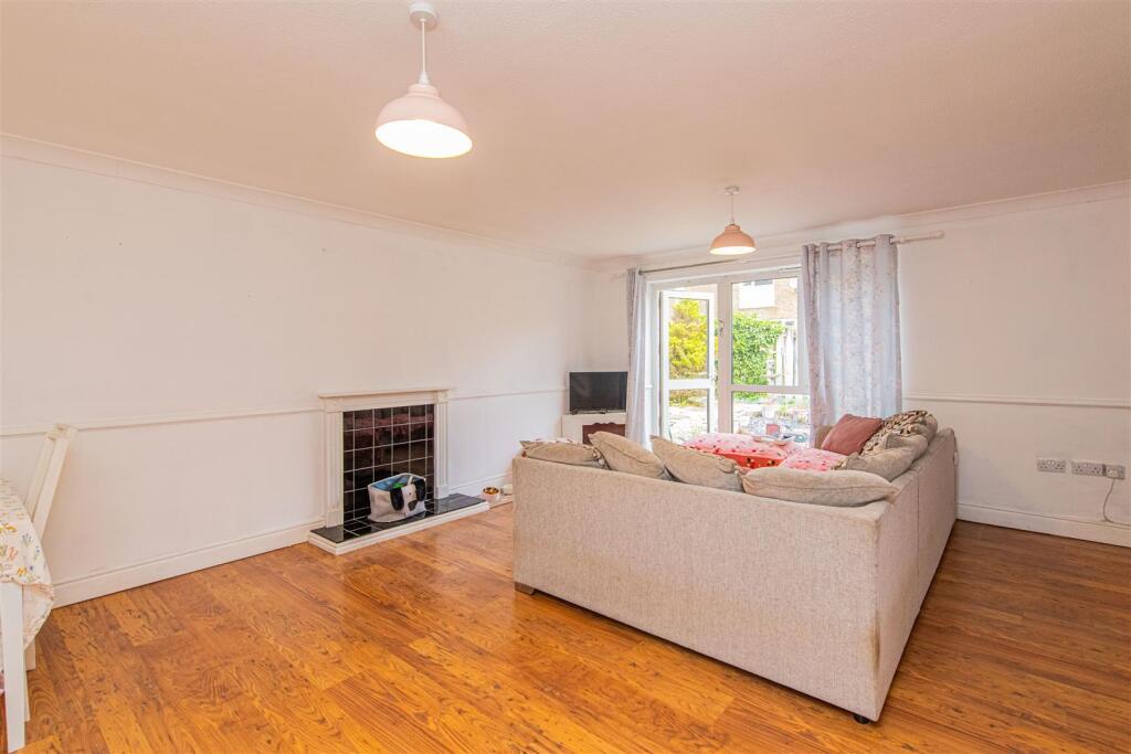 Bede Close, Corby photo 4