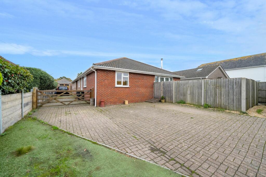 Havant Road, Hayling Island, PO11 photo 4