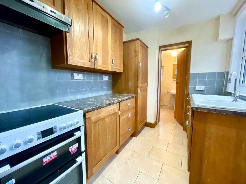 Victoria Place, Epsom, Surrey, KT17 photo 3