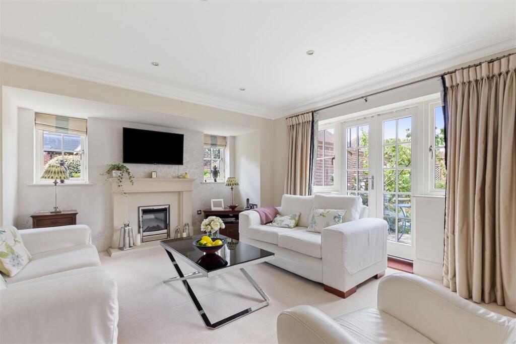 Wealden Drive, Westhampnett, Chichester photo 2