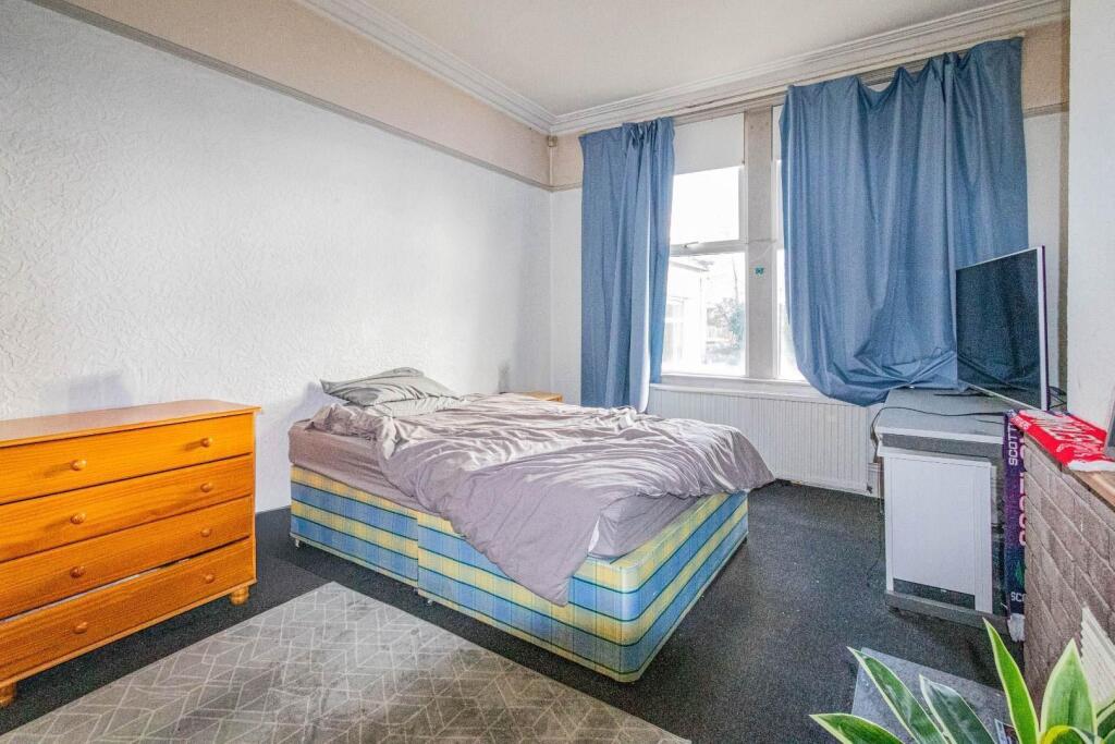 6 bedroom terraced house for rent