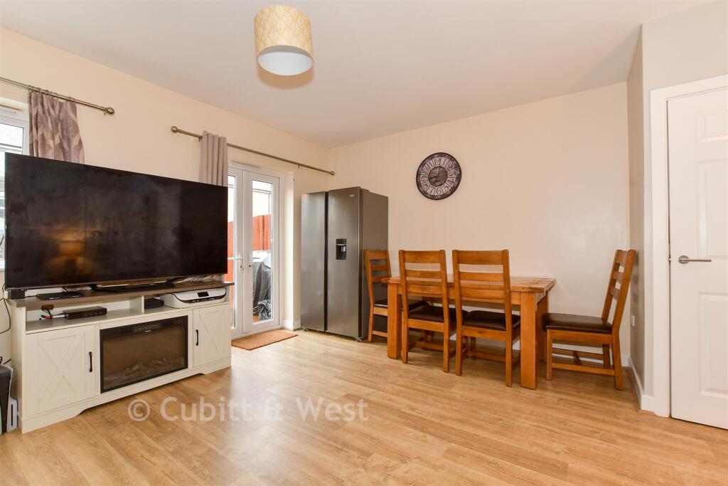 House in Horsham, North Horsham - More