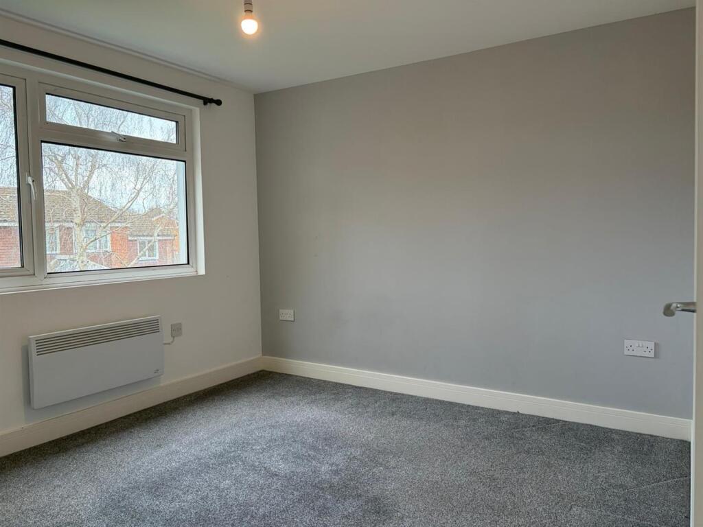 Ringden Avenue, Paddock Wood, Tonbridge photo 3