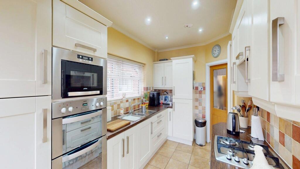 Greenhill Avenue, Farnworth, BL4 photo 2