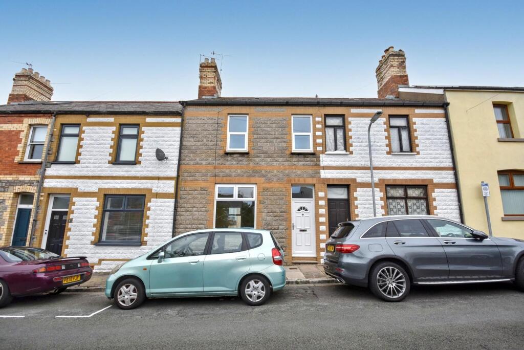 Main image of property: 6 Railway Terrace, Penarth, CF64 2TT