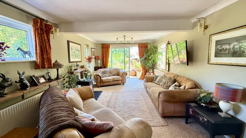 House in New Forest, Durns Town, Sway - More