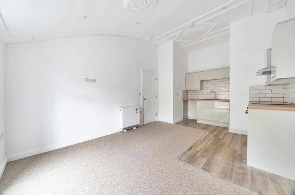 Apartment in Sherborne, Dorset - View 3