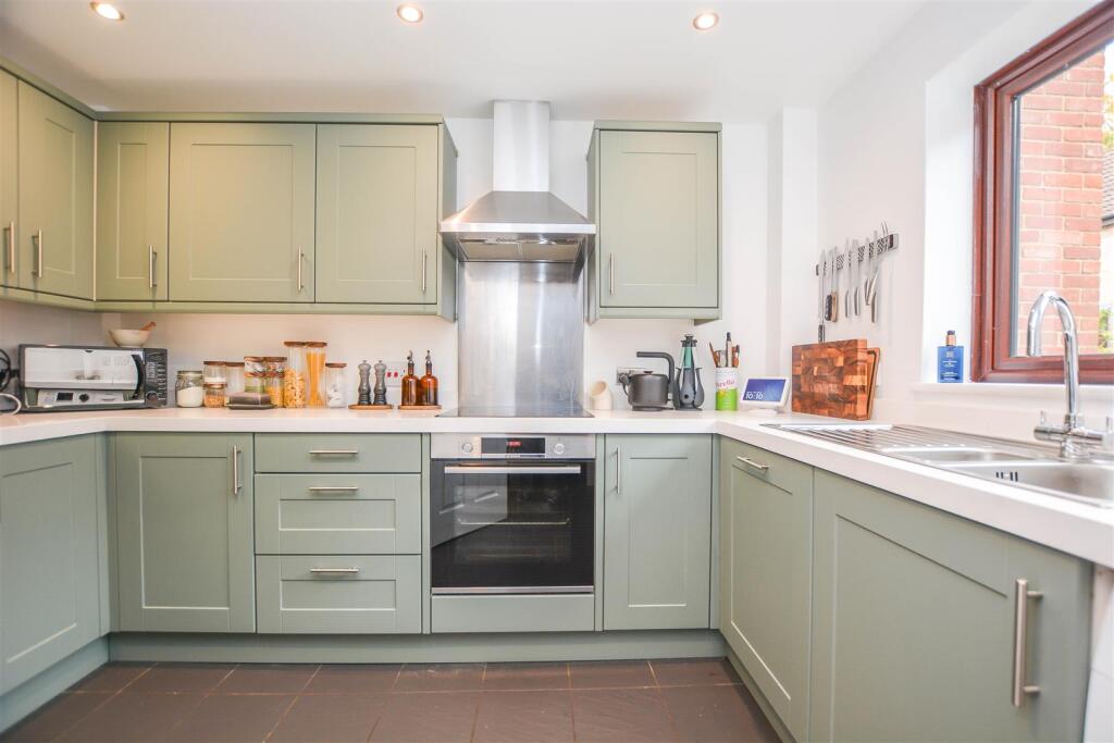 Linden Rise, Warley, Brentwood photo 3
