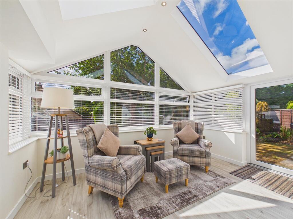 House in Hull - View 4