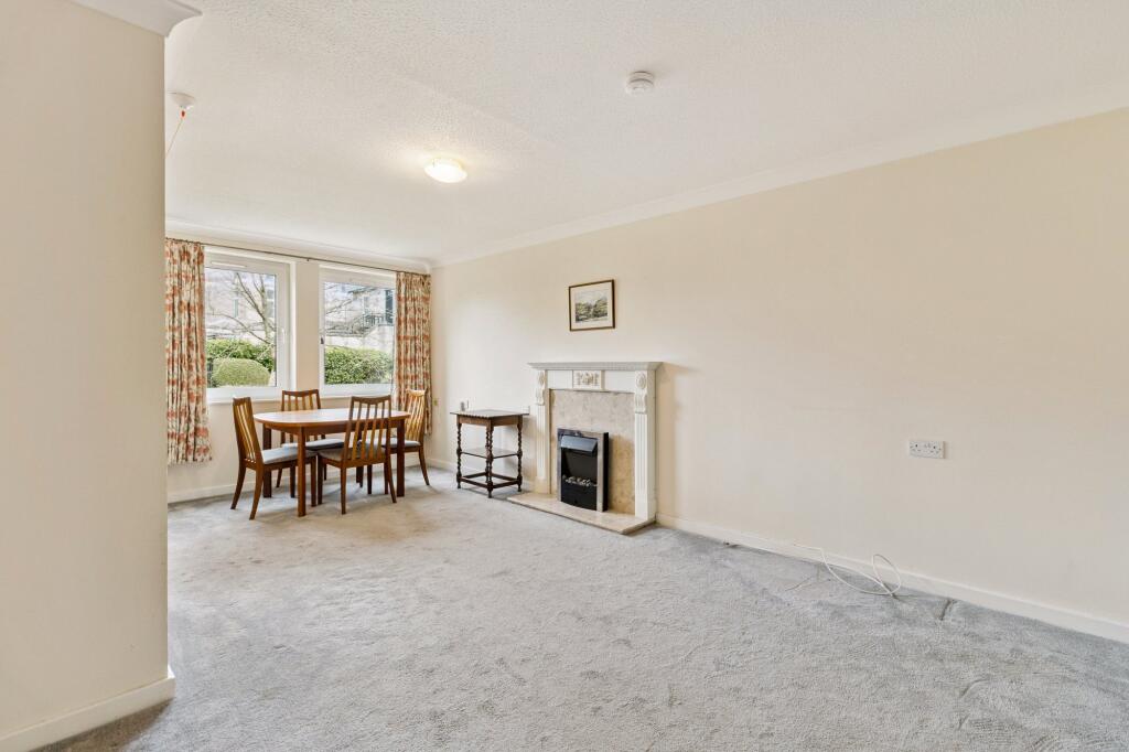 Apartment in Milngavie, East Dunbartonshire - View 5