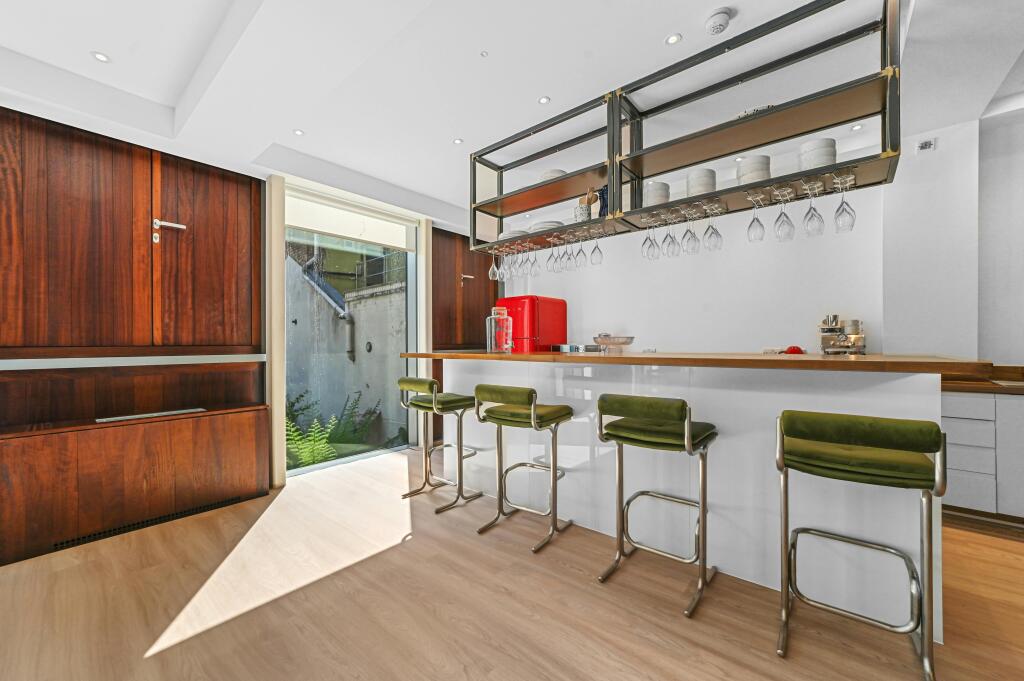 shoreditch high st kitchen 1.JPG