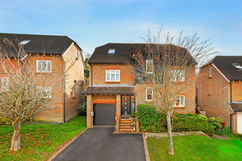 Main image of property: Caffyns Rise, Billingshurst, West Sussex, RH14