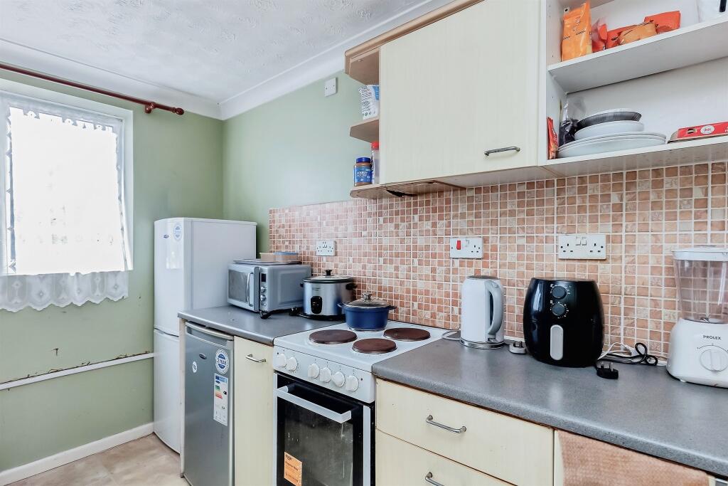 Oliver Close, Rushden photo 4