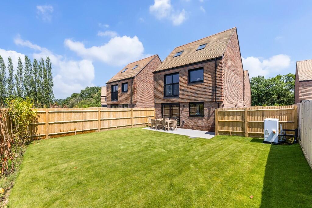 House in Waverley, Alfold - More
