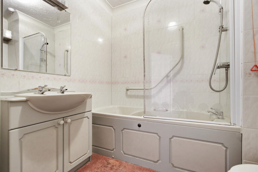Apartment in Warrington - More