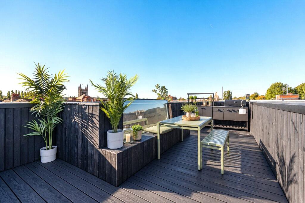 House in Waverley, Farnham - View 4