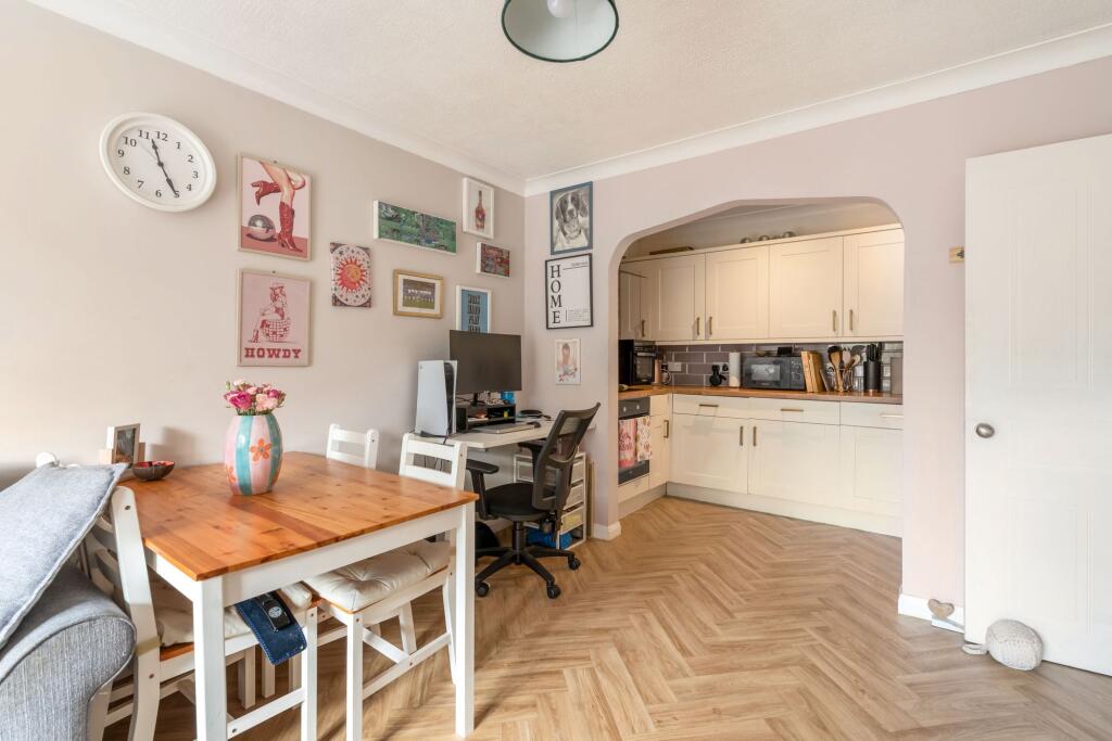 Apartment in Sutton - More