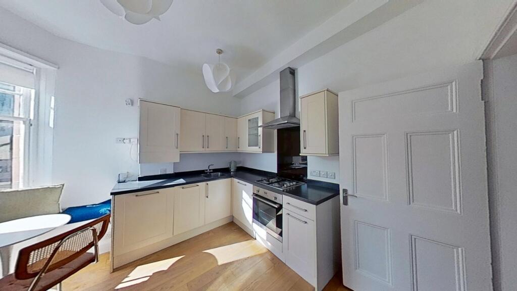 Apartment in Edinburgh - View 4