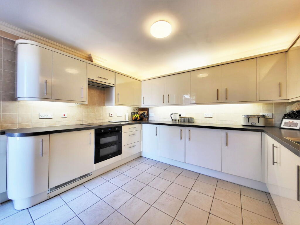 House in Worthing, West Sussex - View 2