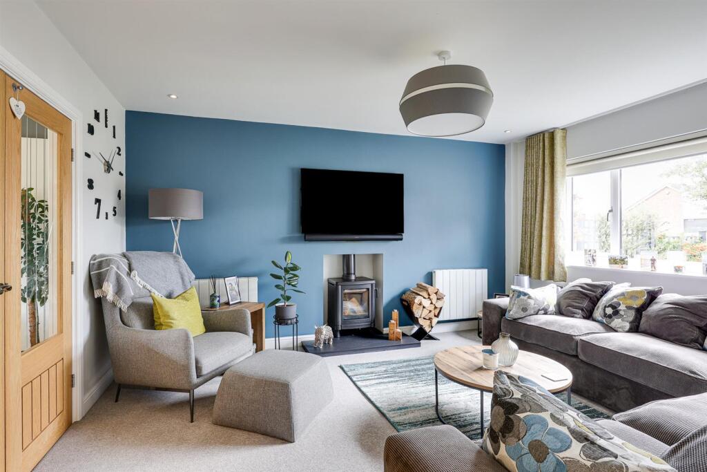 House in Kirklees, Towngate, Mirfield - View 4