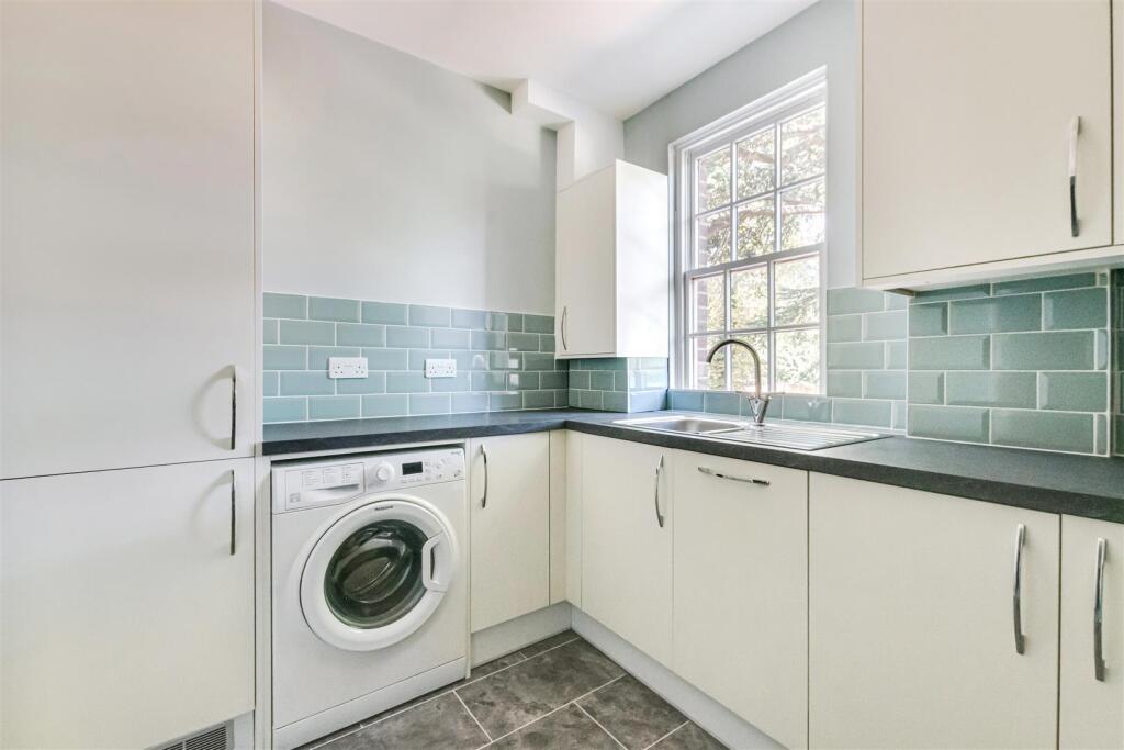 Apartment in Bromley - More